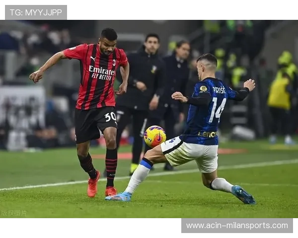 AC米兰侧翼推进逐步撕开两侧宽度