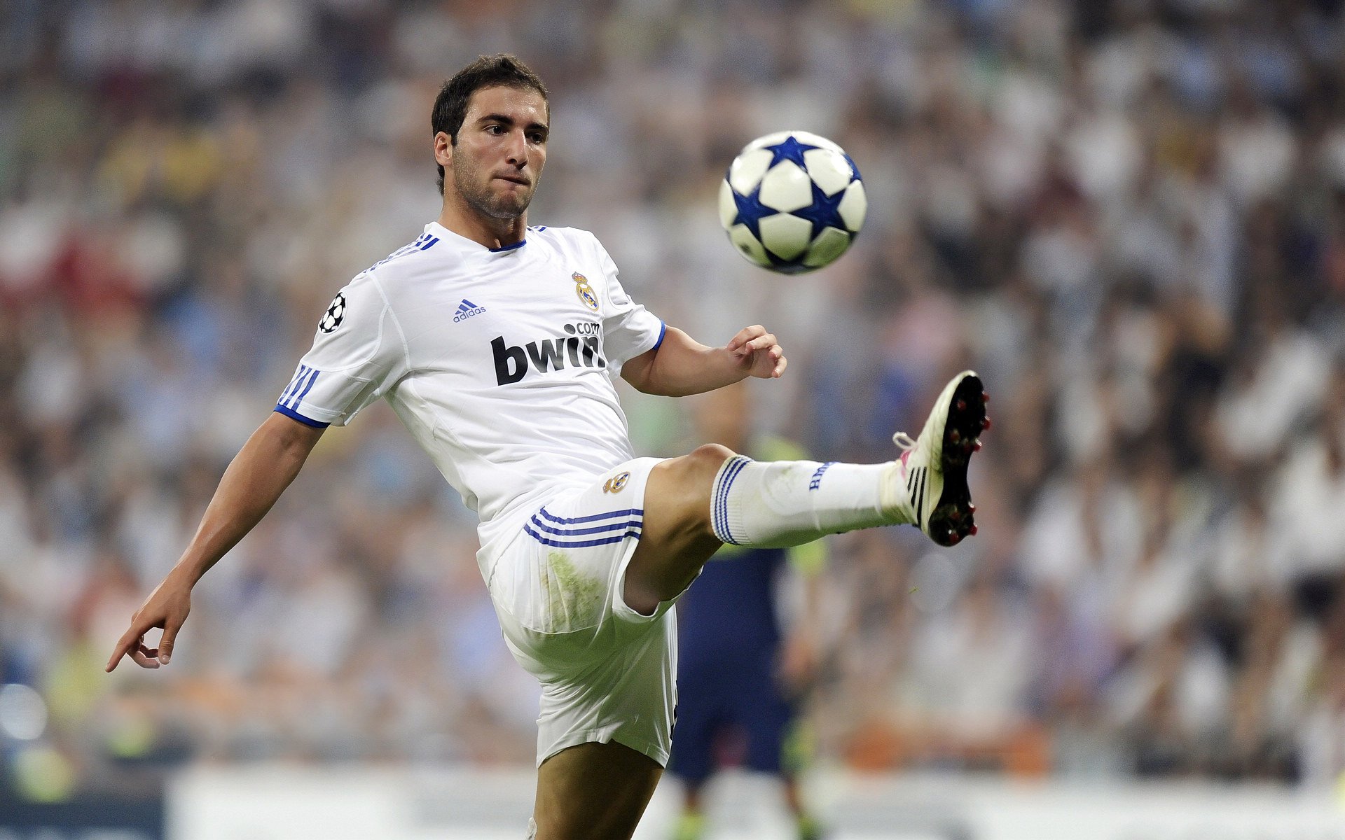 乔纳·隆戈：全黑队的破坏性武器，凭借速度与力量打破防线，乔纳坦资料